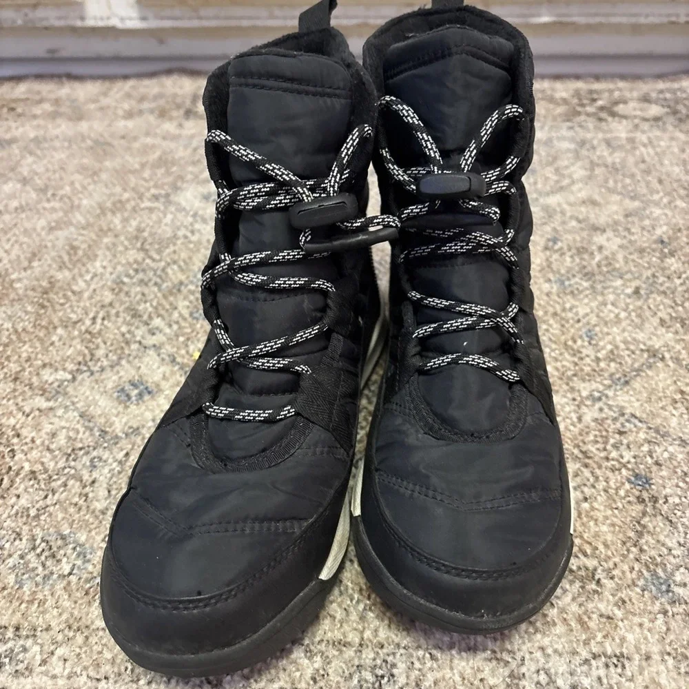 SOREL Kid's Whitney II Short Waterproof Insulated Winter Boot,‎ Size 4, Black
